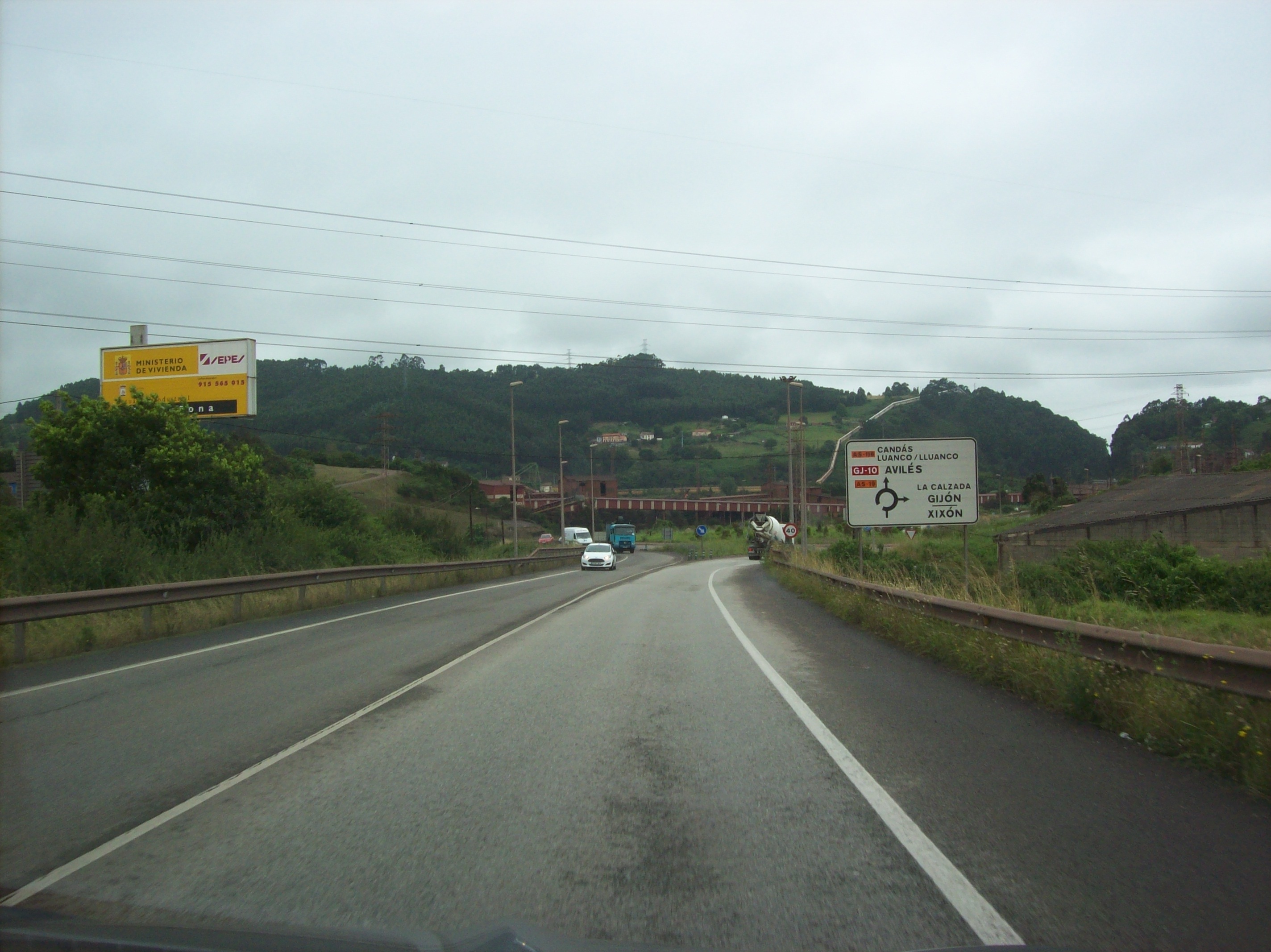 Carretera acceso puerto del musel